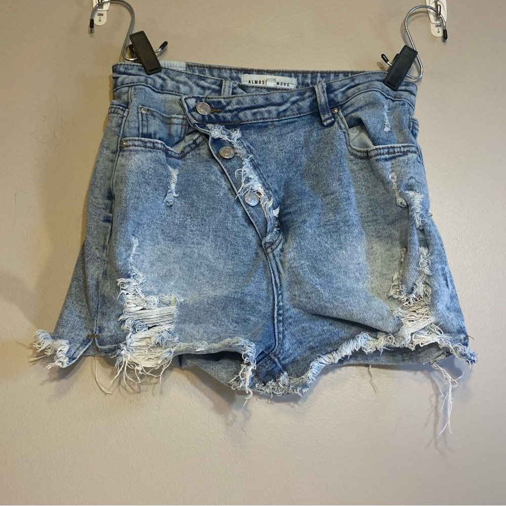 Almost Famous Juniors Sz 7‎ Light Wash Blue Button Fly Crossover Waist High Rise